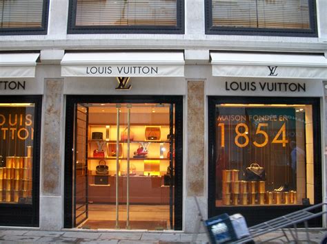 louis vuitton naples italy